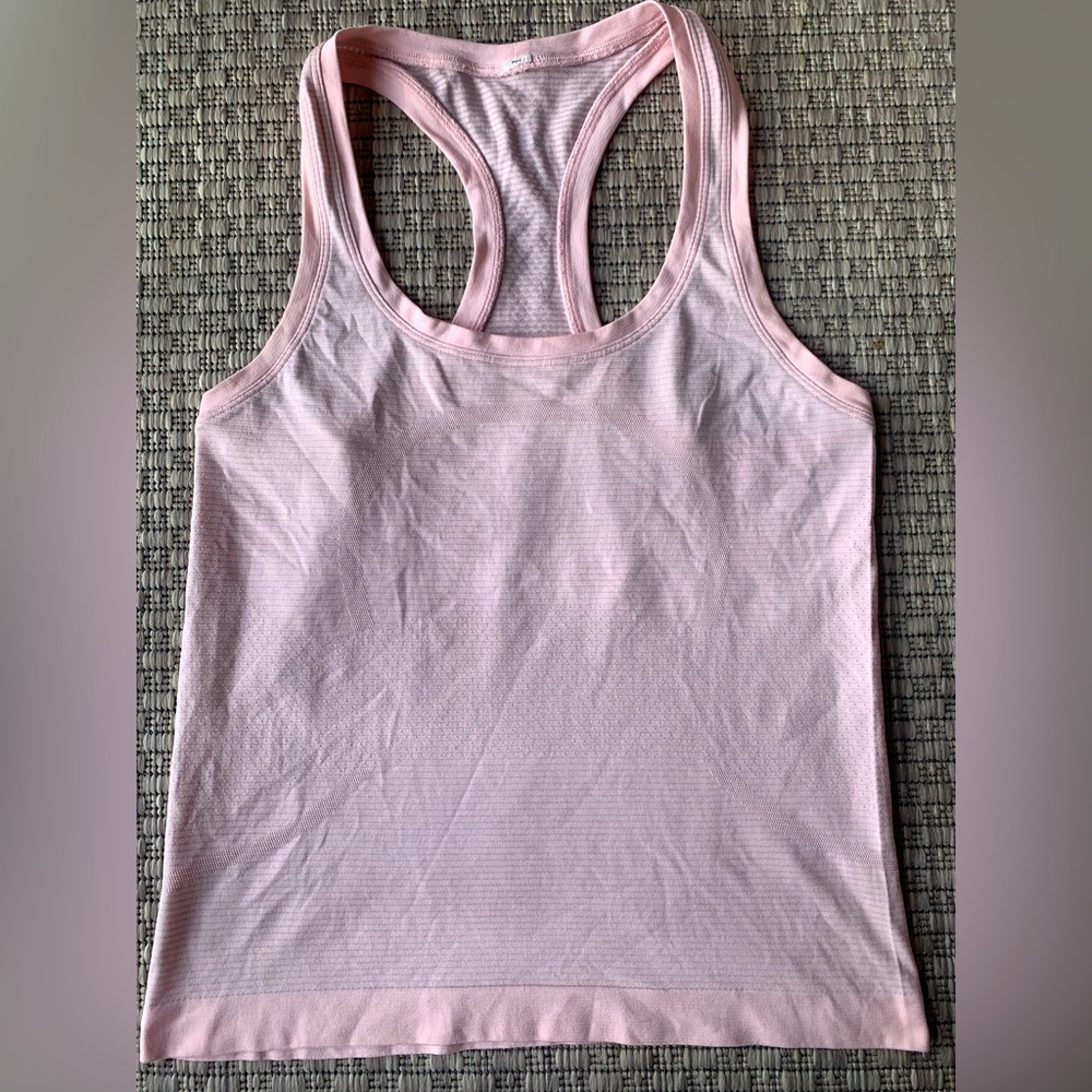 Lululemon: Swiftly Tech Racerback Tank Top 2.0
Race Length- Size 4